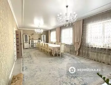 7-комнатный дом, 7 соток, 240 м²