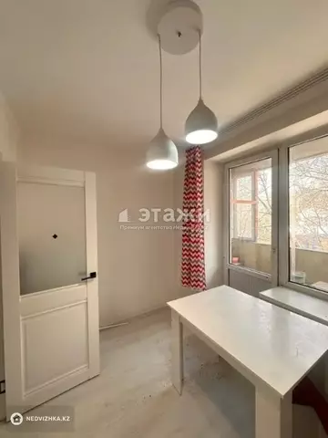 1-комнатная квартира, этаж 4 из 5, 1 м²