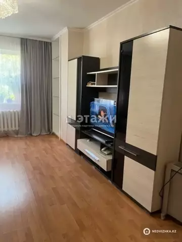 2-комнатная квартира, этаж 3 из 10, 64 м²