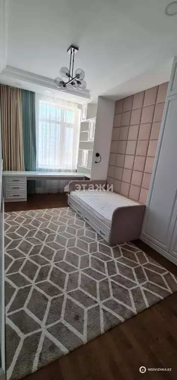 4-комнатная квартира, этаж 4 из 15, 170 м²