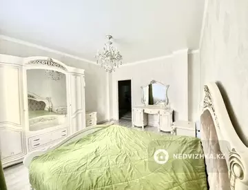 4-комнатная квартира, этаж 8 из 12, 110 м²