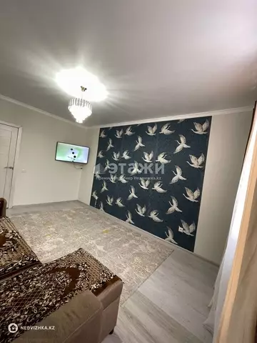 2-комнатная квартира, этаж 8 из 9, 40 м²