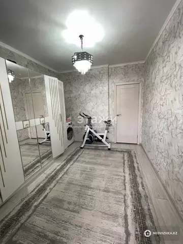 2-комнатная квартира, этаж 8 из 9, 40 м²