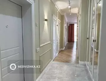 5-комнатная квартира, этаж 8 из 8, 150 м²