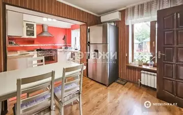 4-комнатный дом, 0.1 соток, 180 м²