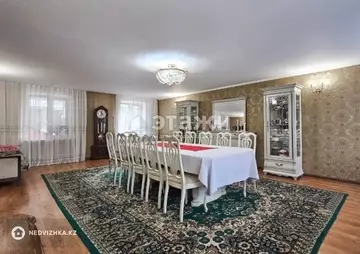 4-комнатный дом, 0.1 соток, 180 м²