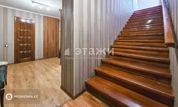 4-комнатный дом, 0.1 соток, 180 м²