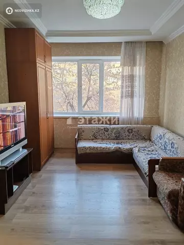 2-комнатная квартира, этаж 4 из 5, 55 м²