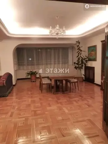 5-комнатная квартира, этаж 5 из 5, 238 м²