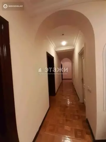 5-комнатная квартира, этаж 5 из 5, 238 м²