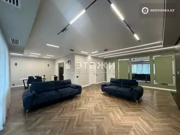 4-комнатная квартира, этаж 2 из 6, 190 м²