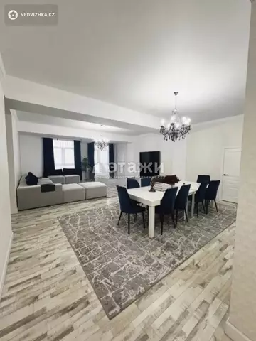 6-комнатная квартира, этаж 8 из 10, 300 м²