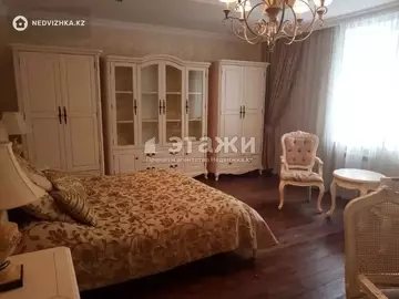 5-комнатная квартира, этаж 1 из 8, 272 м²