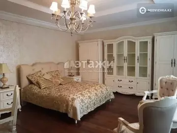 5-комнатная квартира, этаж 1 из 8, 272 м²