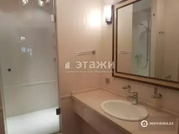 5-комнатная квартира, этаж 1 из 8, 272 м²