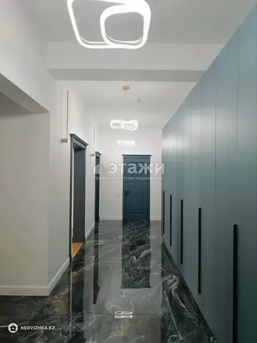 3-комнатная квартира, этаж 12 из 12, 113 м²