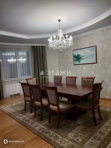 4-комнатная квартира, этаж 4 из 18, 201 м²