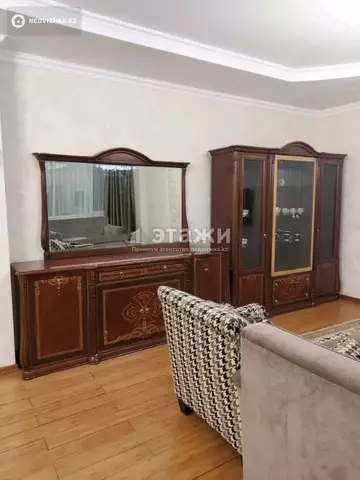 4-комнатная квартира, этаж 4 из 18, 201 м²