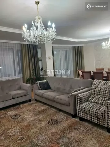 4-комнатная квартира, этаж 4 из 18, 201 м²