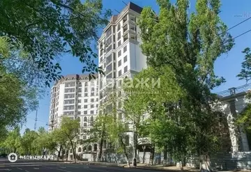 4-комнатная квартира, этаж 5 из 13, 207 м²