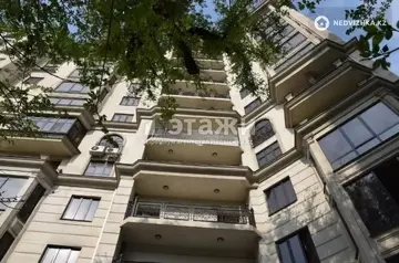 4-комнатная квартира, этаж 5 из 13, 207 м²