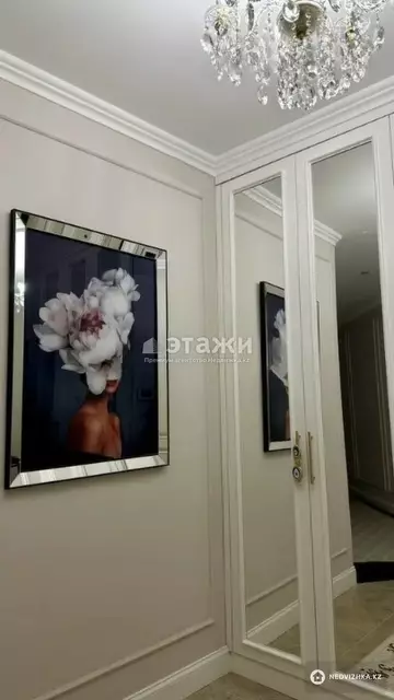 4-комнатная квартира, этаж 5 из 13, 207 м²