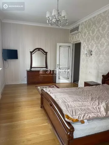 3-комнатная квартира, этаж 7 из 21, 140 м², на длительный срок