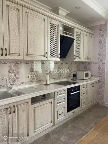 3-комнатная квартира, этаж 7 из 21, 140 м², на длительный срок