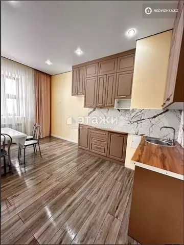 2-комнатная квартира, этаж 4 из 5, 76 м²