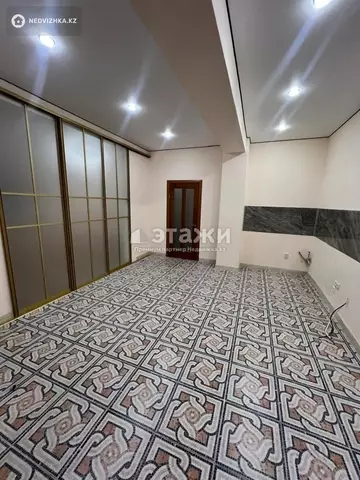 3-комнатная квартира, этаж 3 из 17, 82 м²