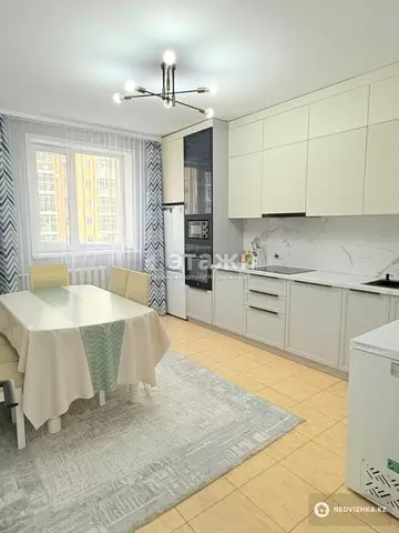 2-комнатная квартира, этаж 8 из 12, 80 м²