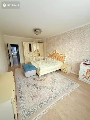 2-комнатная квартира, этаж 8 из 12, 80 м²