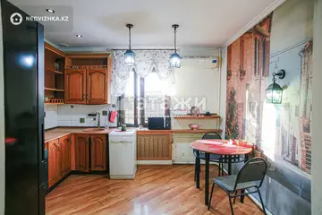 2-комнатная квартира, этаж 1 из 2, 62 м², на длительный срок