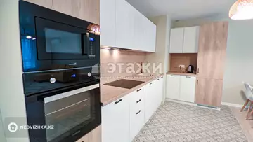 2-комнатная квартира, этаж 7 из 17, 60 м², на длительный срок