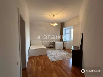 5-комнатная квартира, этаж 4 из 9, 205 м²