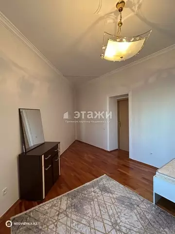 5-комнатная квартира, этаж 4 из 9, 205 м²