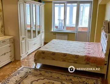 4-комнатная квартира, этаж 4 из 5, 92 м²