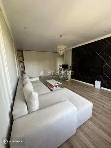 2-комнатная квартира, этаж 4 из 12, 73 м²