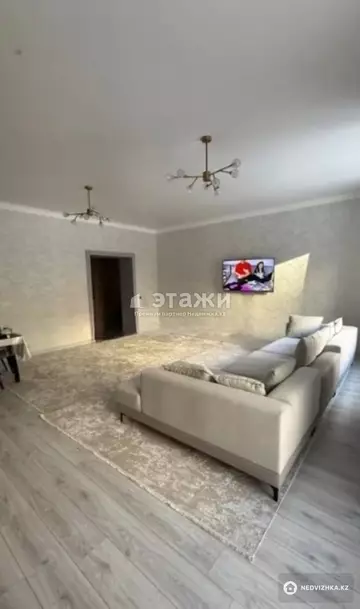 4-комнатная квартира, этаж 2 из 10, 100 м²