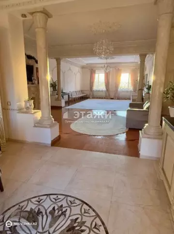 4-комнатная квартира, этаж 3 из 3, 216 м²