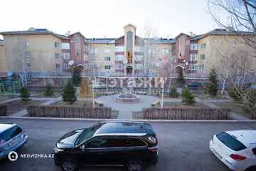 4-комнатная квартира, этаж 3 из 3, 216 м²