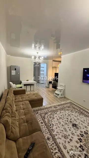3-комнатная квартира, этаж 8 из 9, 90 м²
