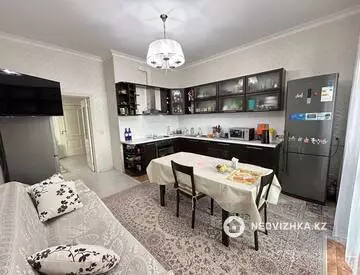 2-комнатная квартира, этаж 10 из 30, 104 м²