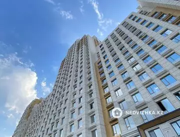 2-комнатная квартира, этаж 4 из 25, 76 м²