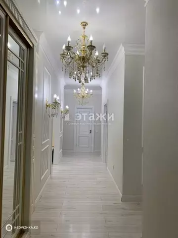 4-комнатная квартира, этаж 3 из 9, 111 м²