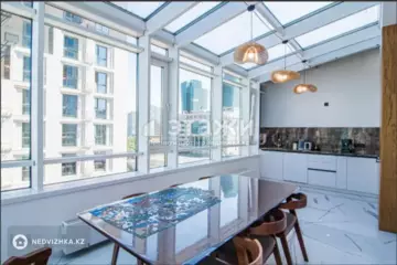 4-комнатная квартира, этаж 7 из 21, 138 м²