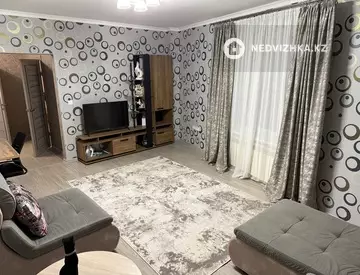 2-комнатная квартира, этаж 4 из 6, 73 м², на длительный срок