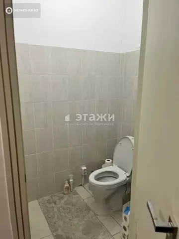 2-комнатная квартира, этаж 4 из 5, 64 м²