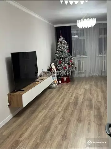 4-комнатная квартира, этаж 4 из 18, 171 м²