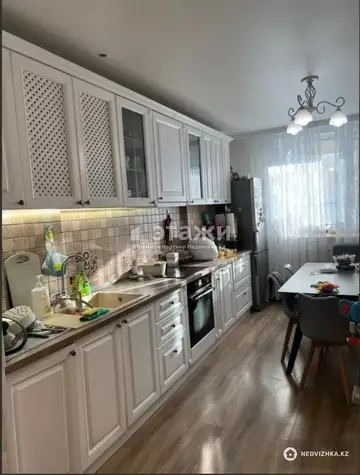4-комнатная квартира, этаж 4 из 18, 171 м²